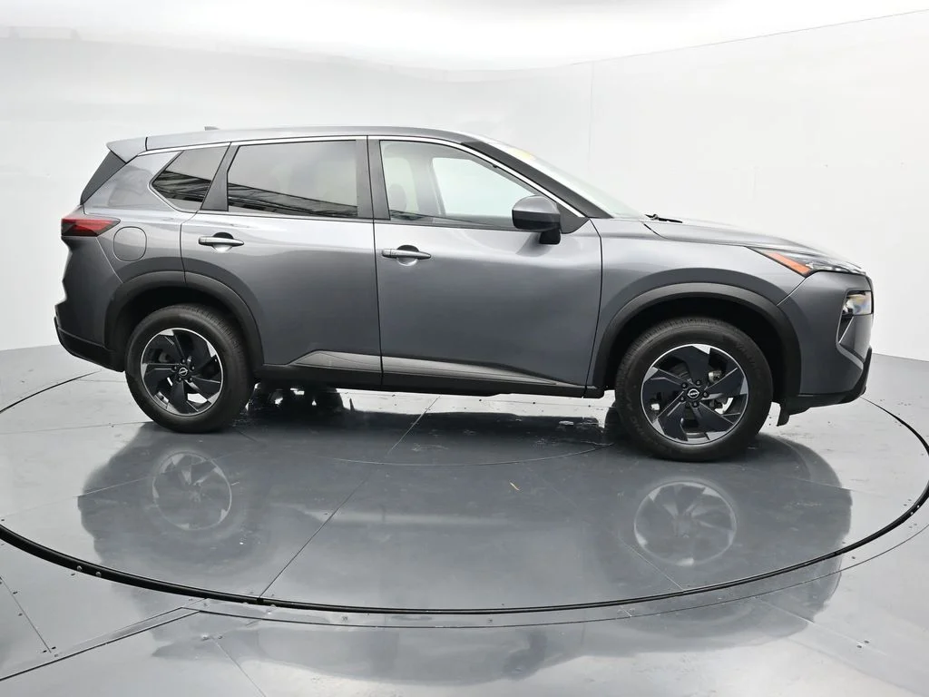 Used 2024 Gray Nissan SV image 9