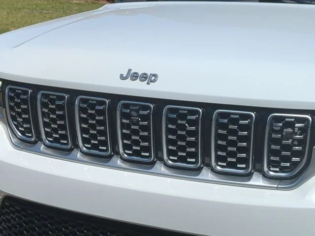 Used 2022 White Jeep Summit Reserve image 24