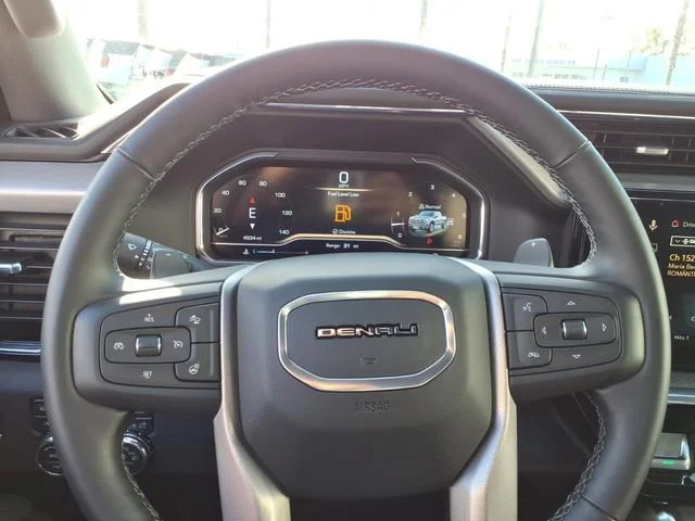 Used 2025 Onyx Black GMC Denali image 19