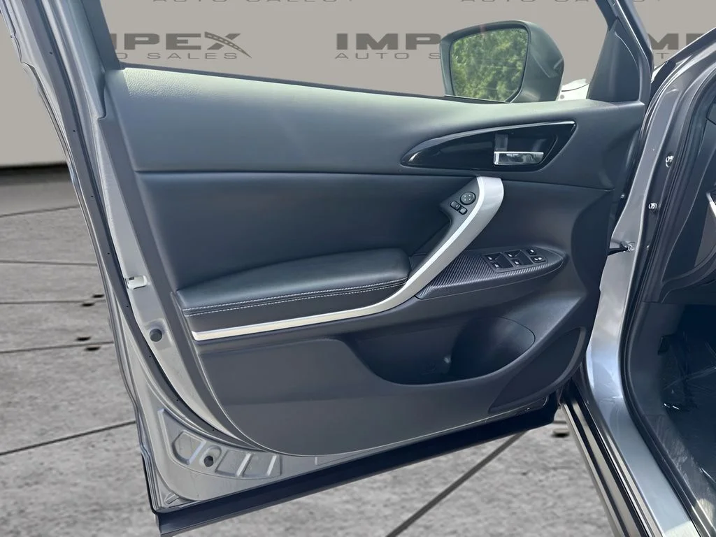 Used 2024 Gray Mitsubishi SEL image 17