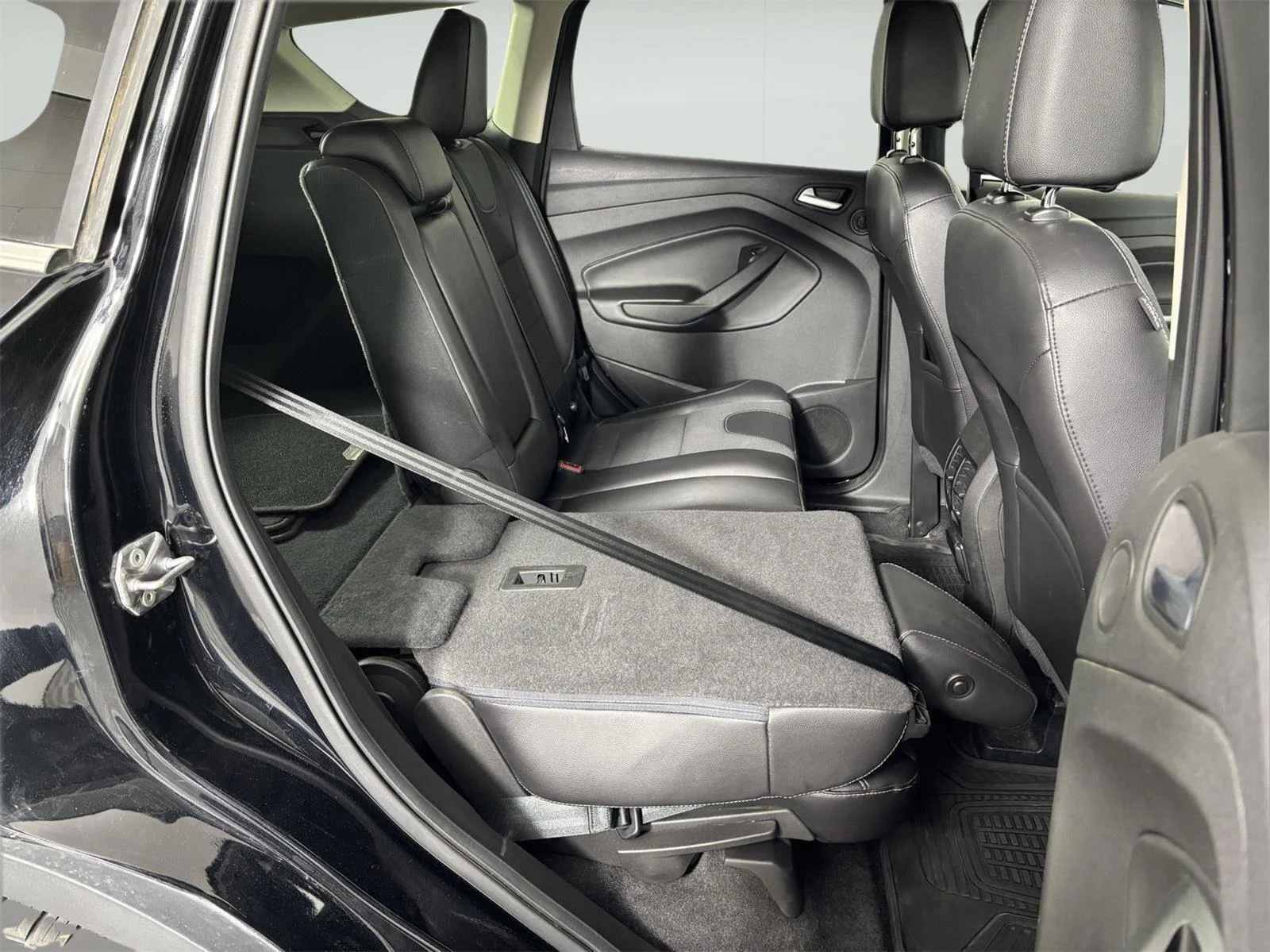 Used 2016 Shadow Black Ford SE image 19