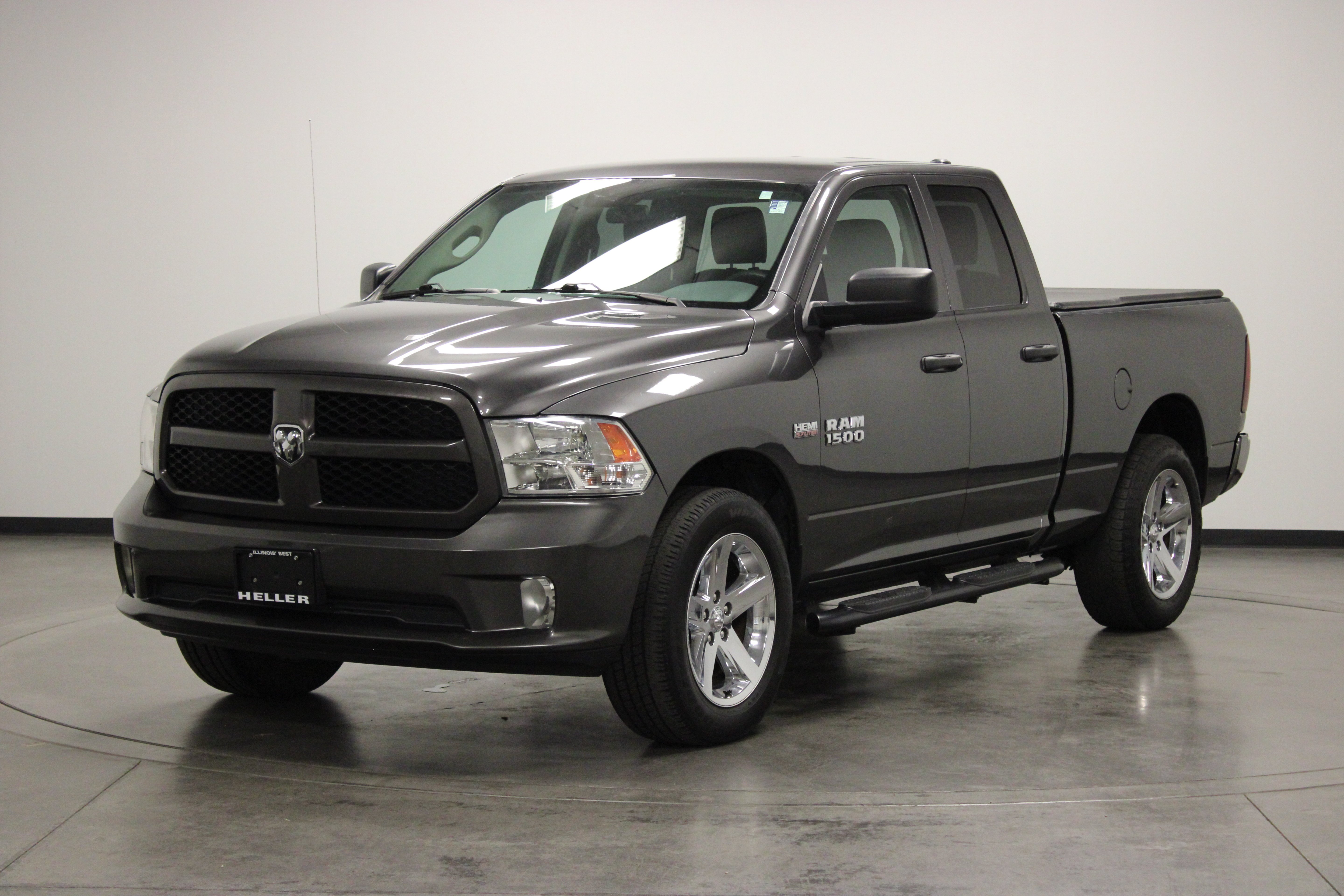 Used 2017 Granite Crystal Metallic Clearcoat Ram Express image 4