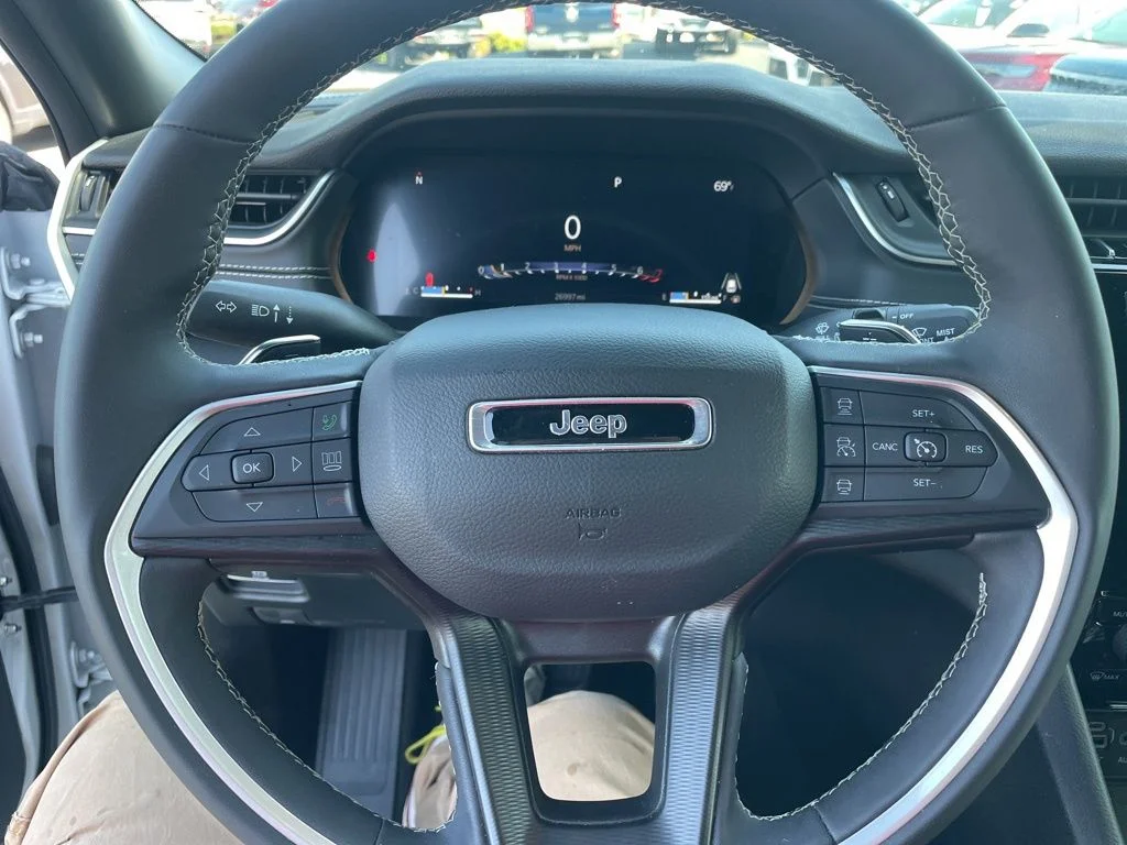 Used 2024 White Jeep Altitude image 20
