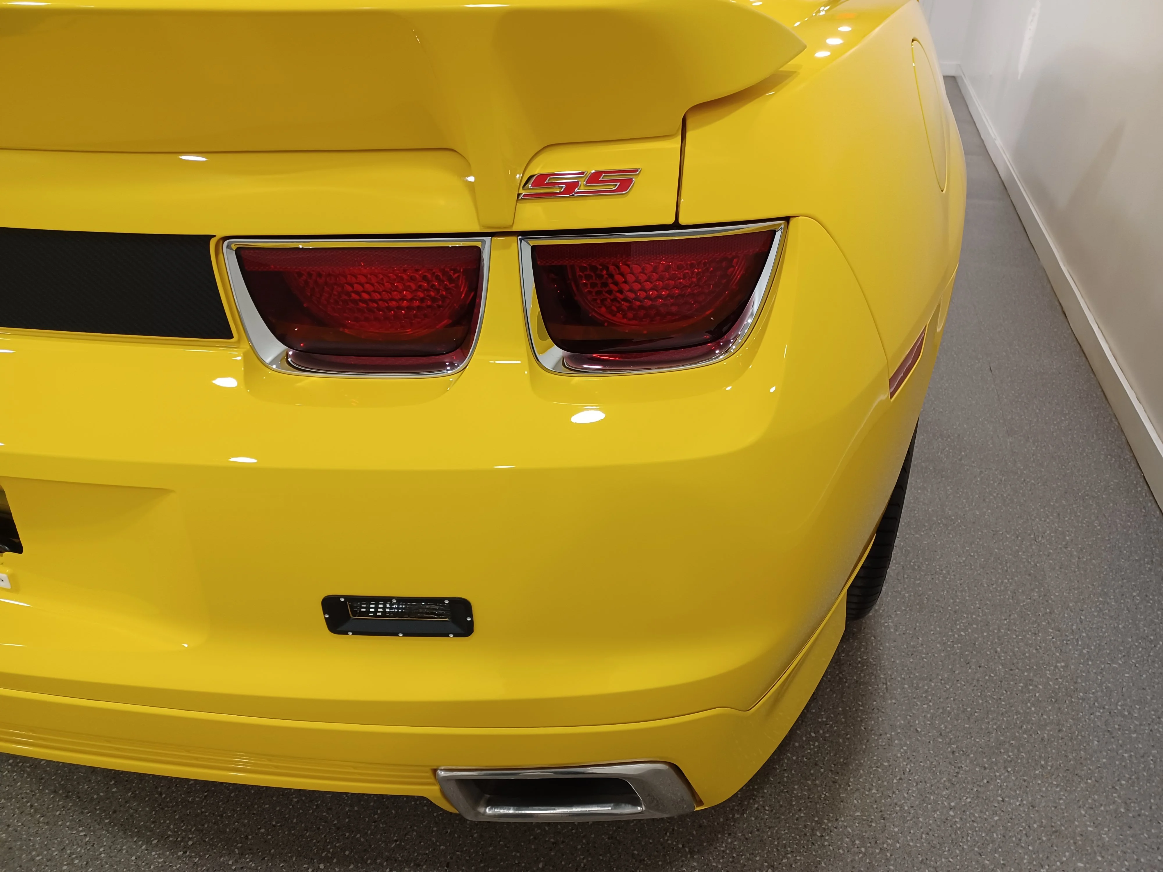 Used 2010 Rally Yellow Chevrolet 2SS*426HP!! | Rally Yellow | 6spd Manual | BBK Intake | Hurst Shifter |  Htd Leather | Sunroof image 20