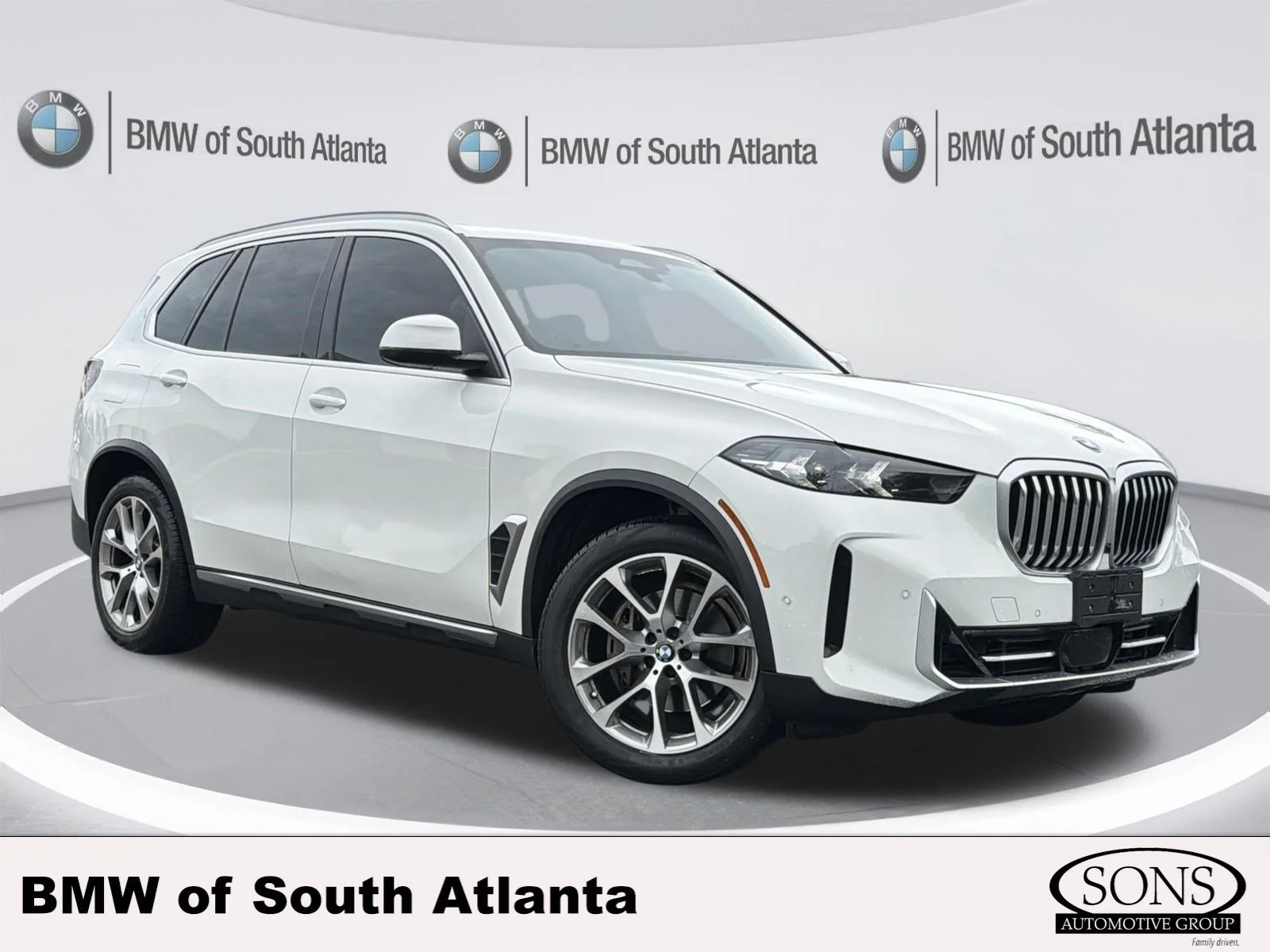 Used 2024 Alpine White BMW sDrive40i image 1