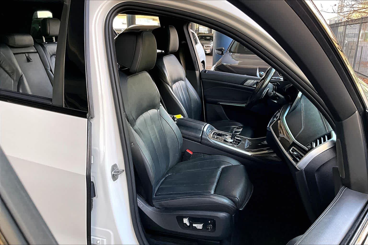 Used 2019 Mineral White Metallic BMW xDrive50i image 8
