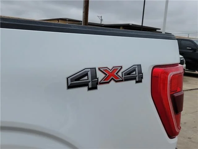 Used 2023 Oxford White Ford XLT 4x4 SuperCrew Cab 5.5 ft. box 145 in. WB image 3
