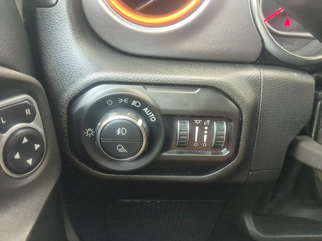 Used 2021 Sting-Gray Clearcoat Jeep Mojave image 21