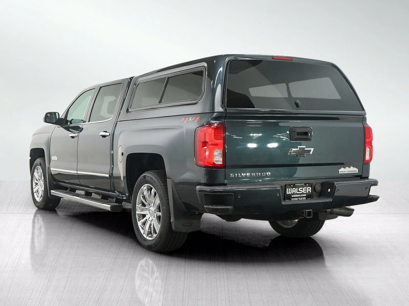 Used 2018 GRAPHITE METALLIC Chevrolet High Country image 3