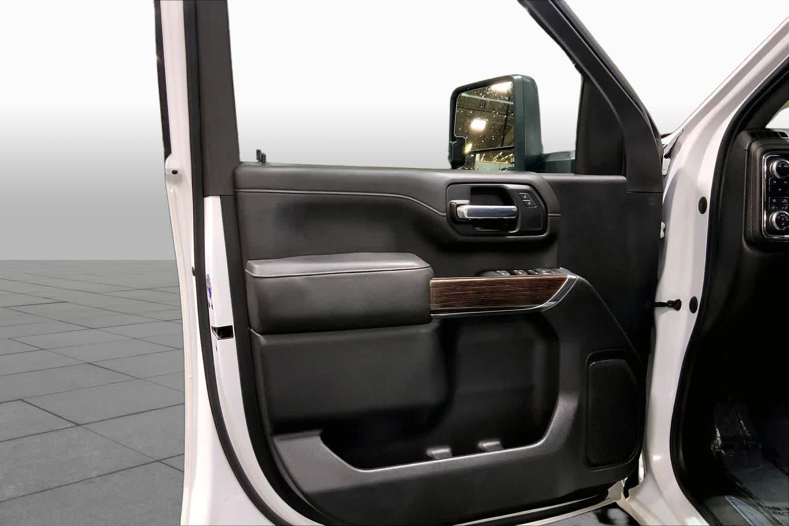 Used 2022 Summit White GMC SLE image 22