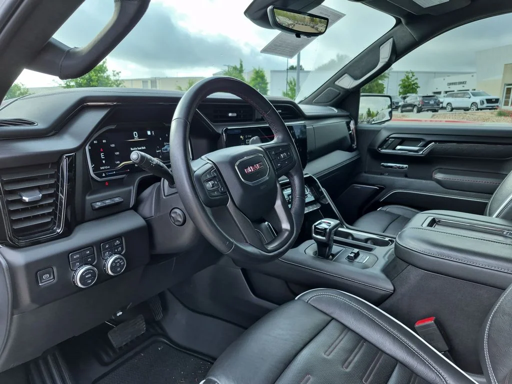 Used 2022 White GMC AT4X image 29