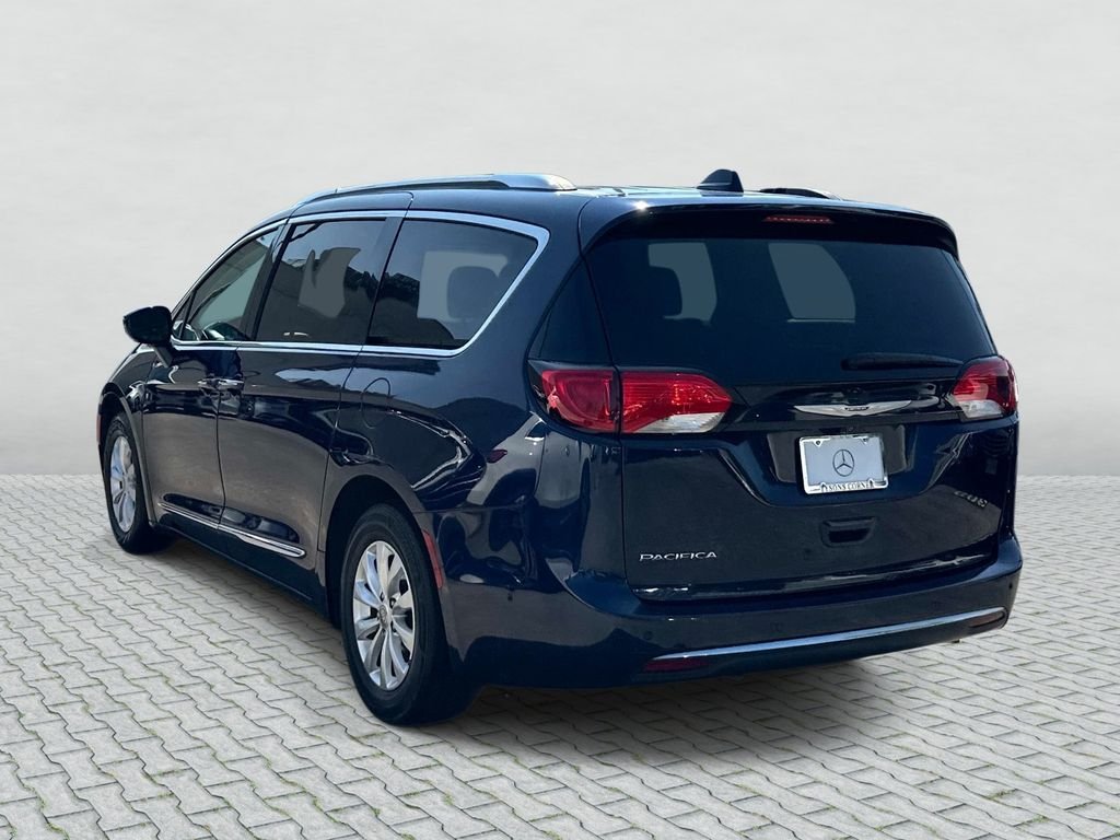 Used 2019 Blue Pearl Chrysler Touring L image 7