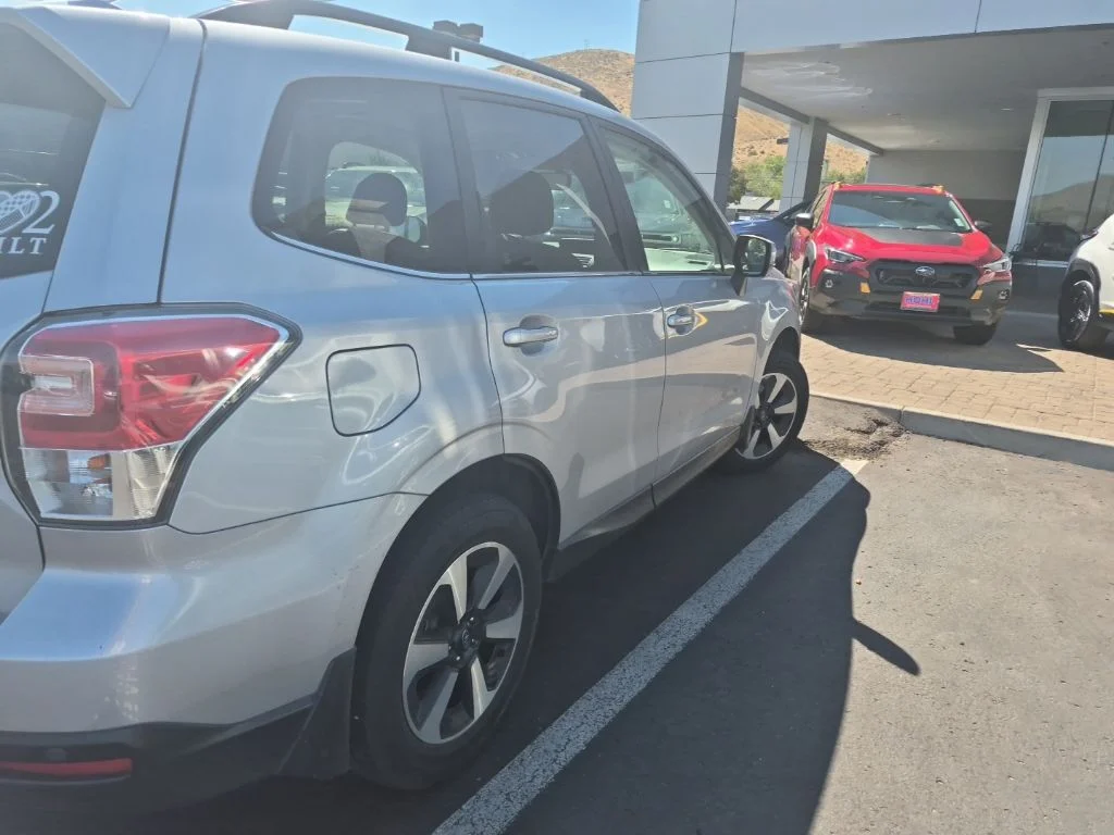 Used 2017 Ice Silver Metallic Subaru 2.5i Limited image 3