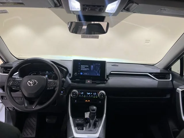 2025 Toyota RAV4 XLE - Photo 20