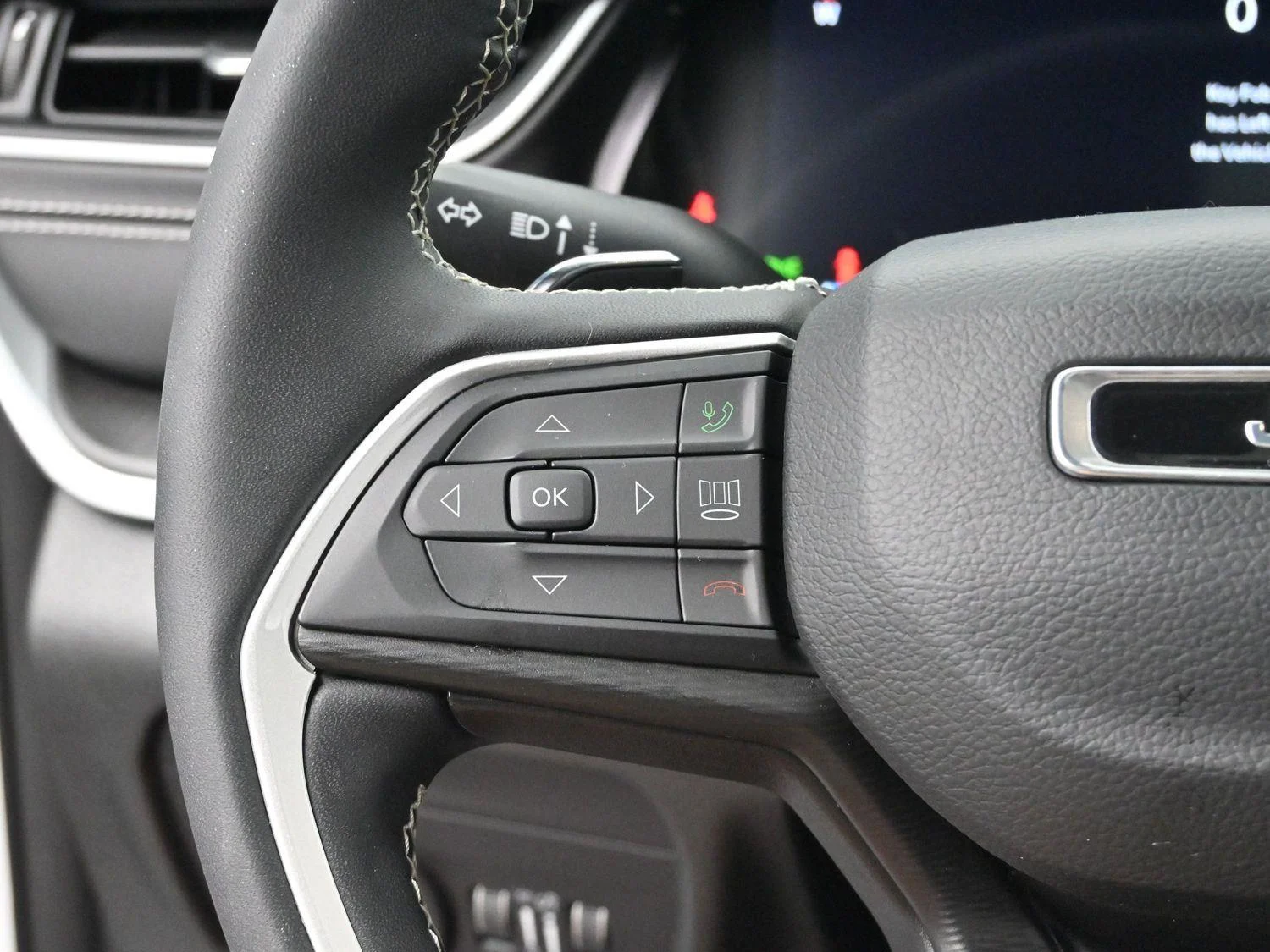 Used 2023 White Jeep Altitude image 16