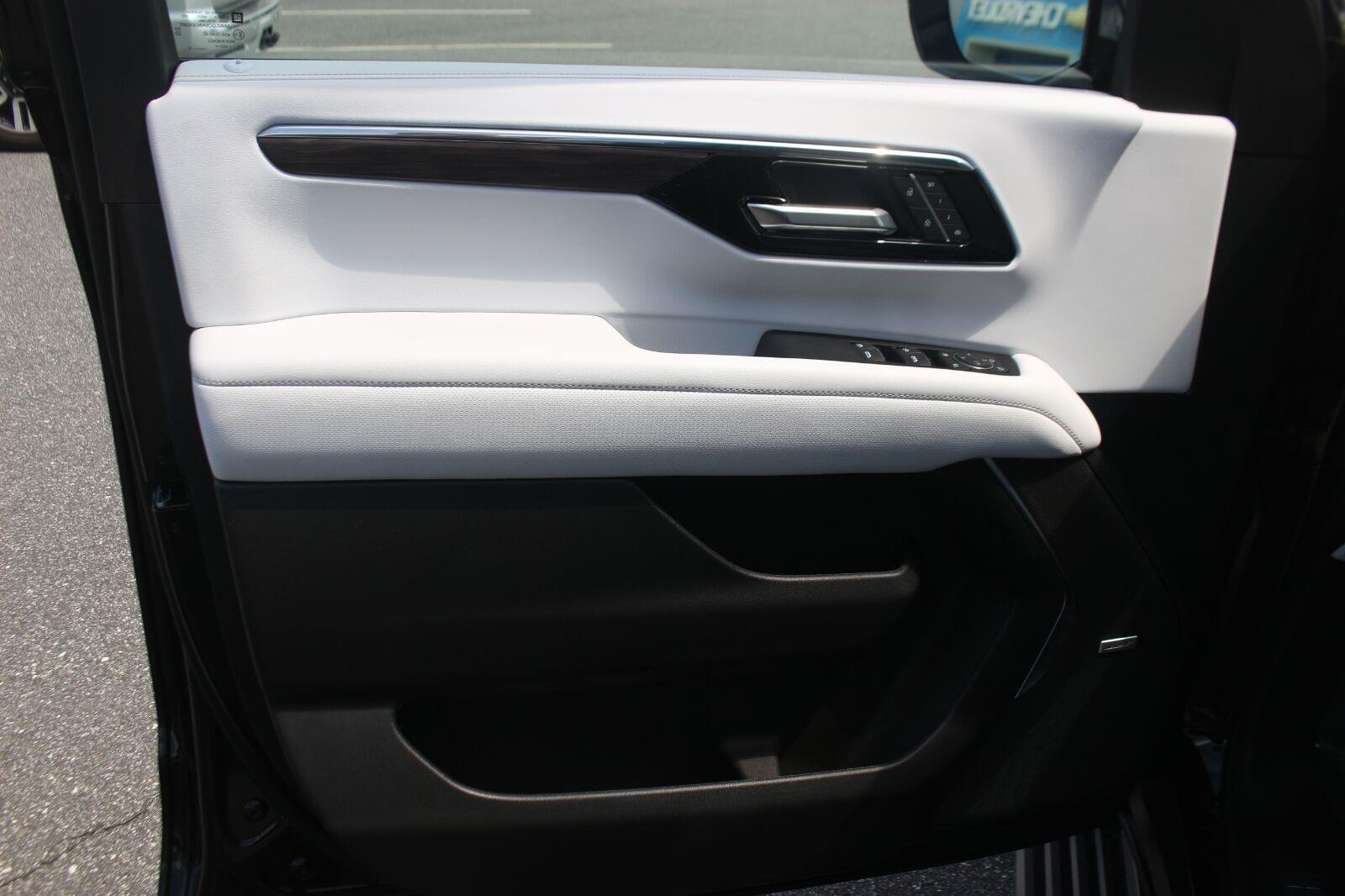 Used 2025 Black Chevrolet Premier image 14
