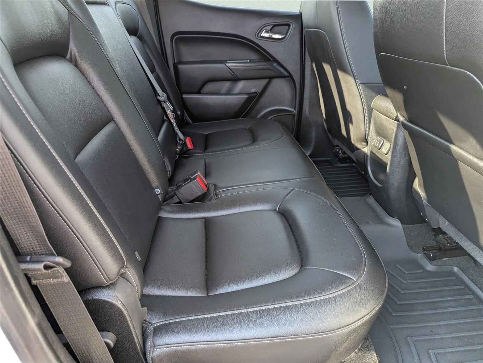 Used 2018 SUMMIT WHITE Chevrolet 4WD ZR2 image 31