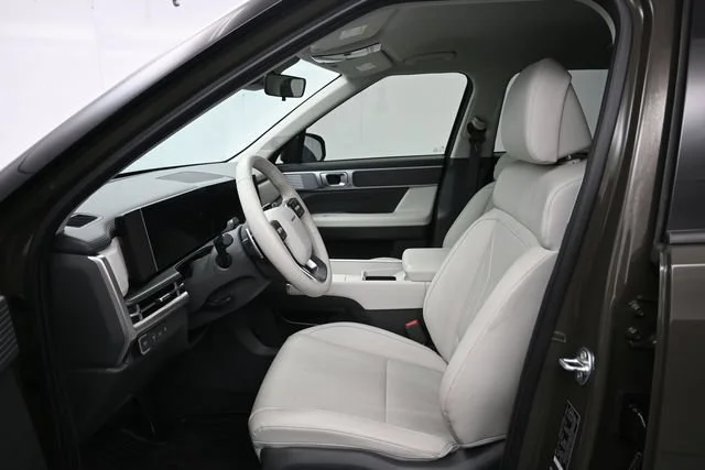 Used 2024 Rockwood Green Hyundai SEL image 9