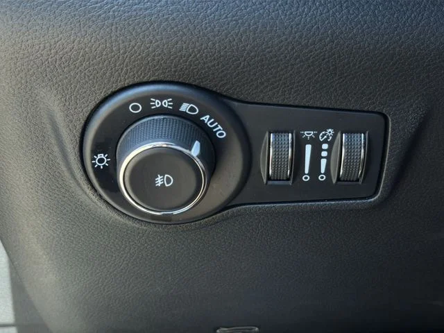 Used 2024 Gray Jeep Limited image 31