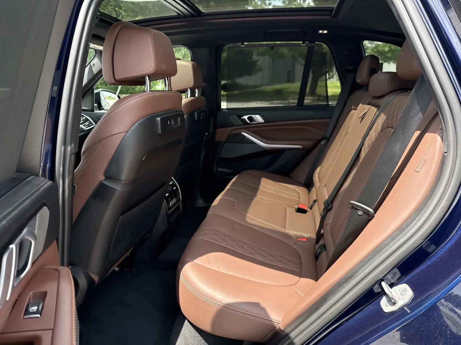 Used 2022 Tanzanite Blue II Metallic BMW M50i image 27