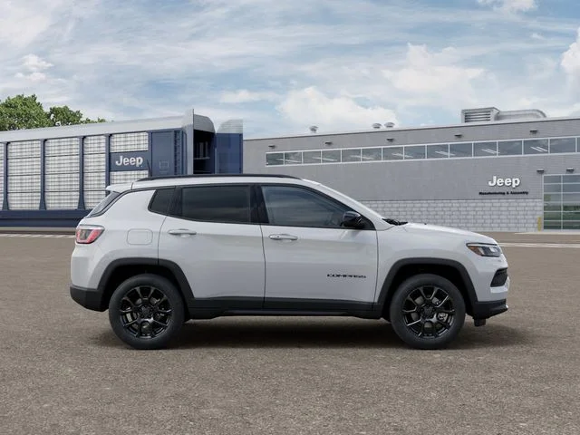 New 2026 Bright White Clearcoat Jeep Latitude image 22