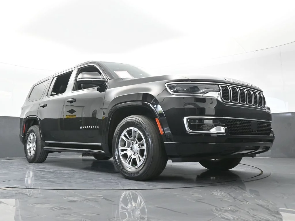 Used 2023 Diamond Black Crystal Pearlcoat Jeep Base image 69