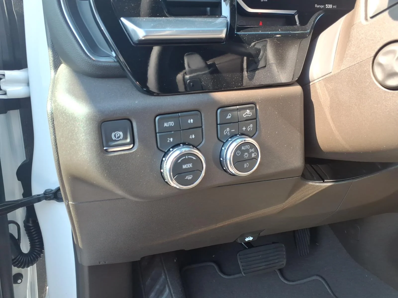 2026 GMC Sierra 1500 SLT - Photo 15