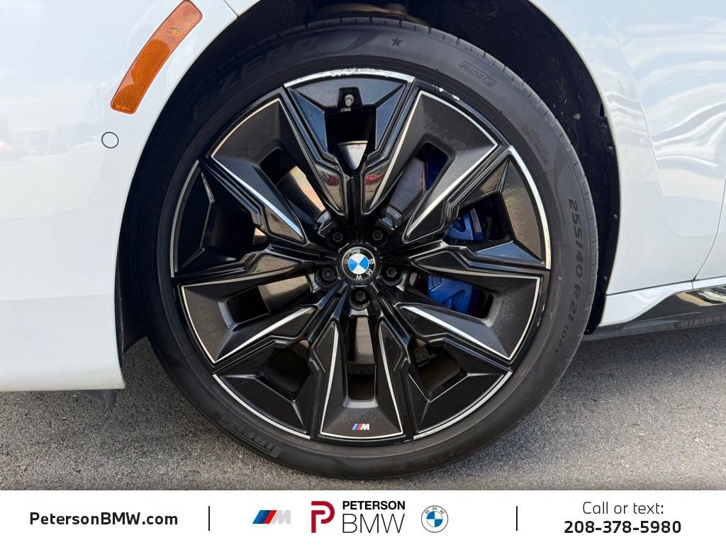 Used 2025 Mineral White Metallic BMW xDrive60 image 34