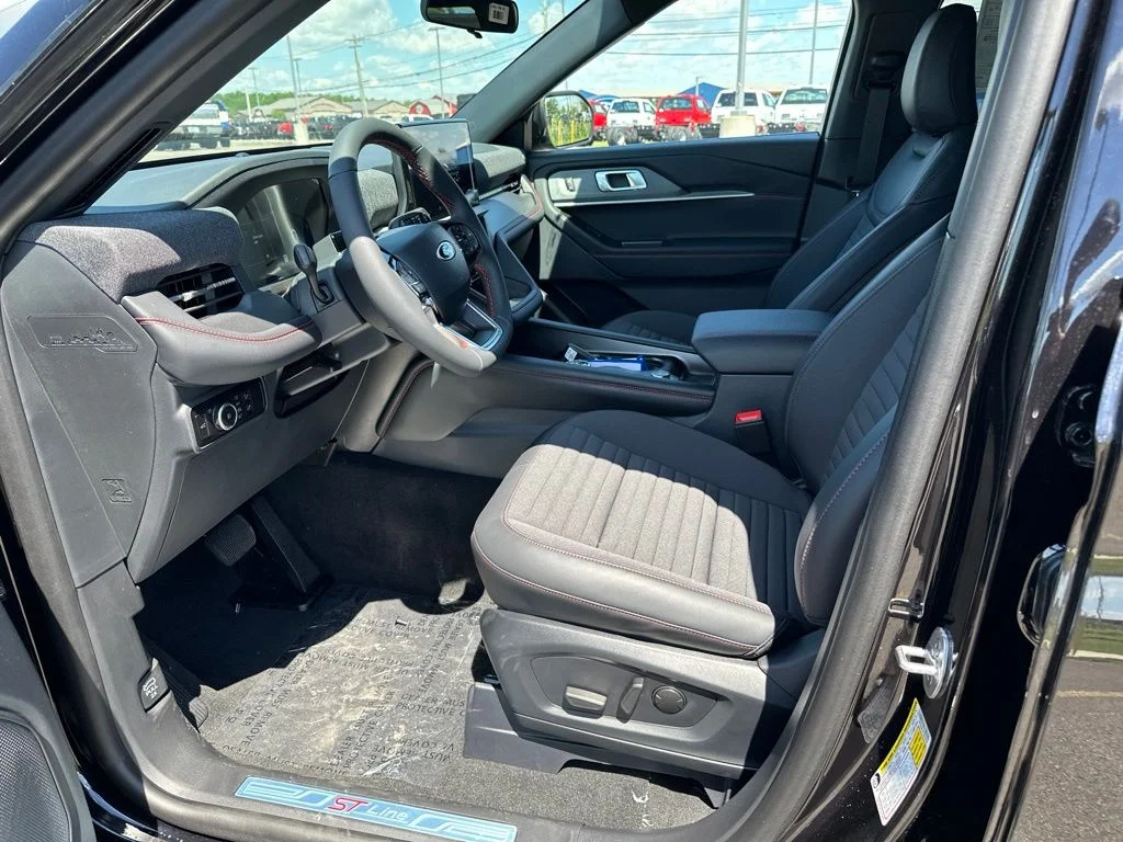 New 2026 Agate Black Metallic Ford ST-Line image 9