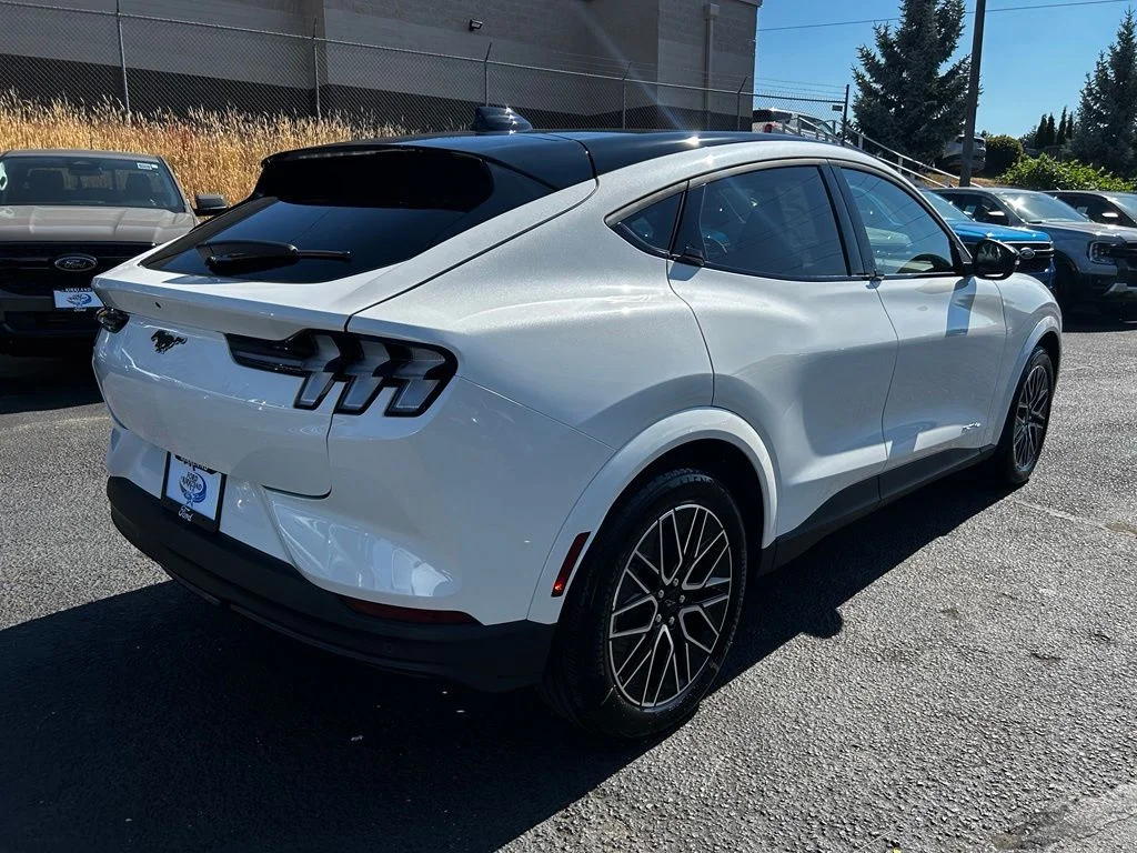 New 2026 Star White Metallic Tri-coat Ford Premium image 9