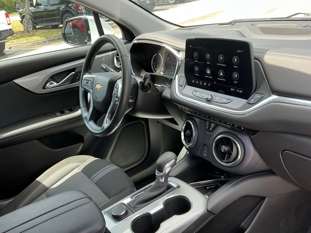 Used 2025 White Chevrolet LT image 18