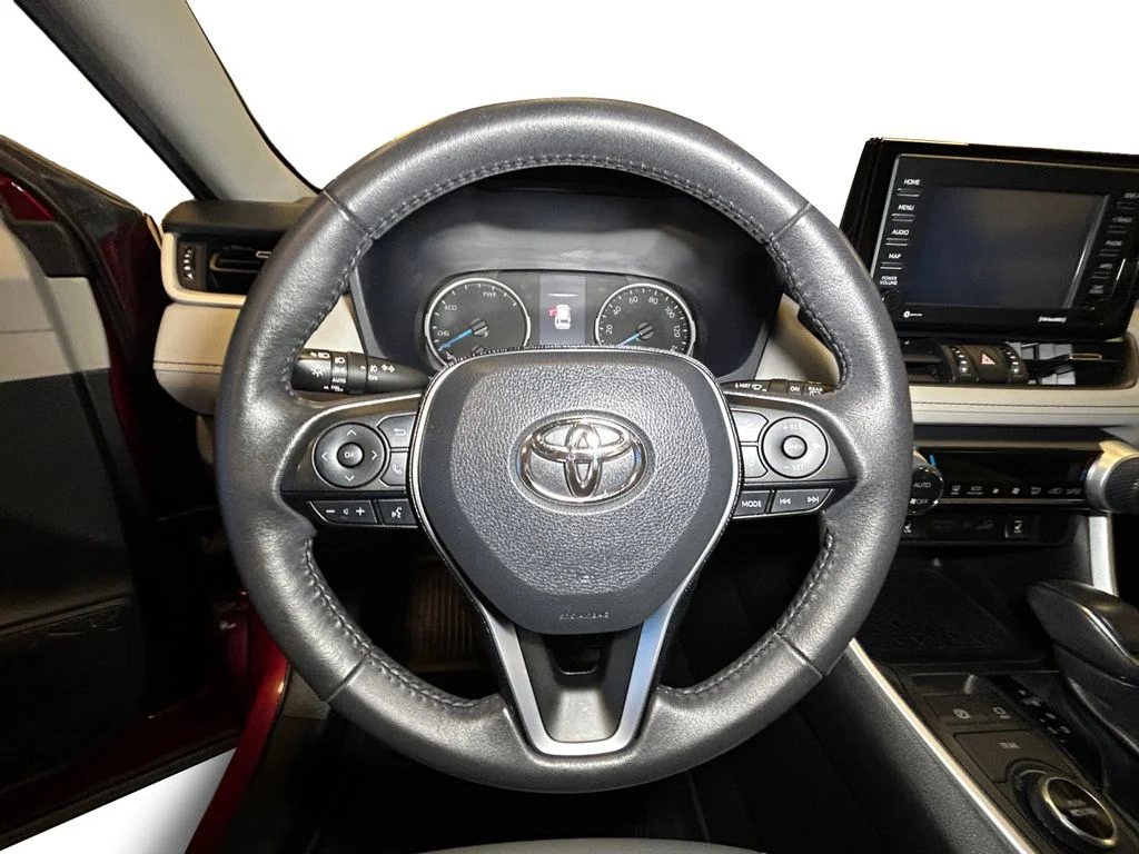 Used 2021 Pearl Toyota XLE Premium image 12