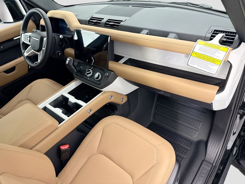New 2026 Santorini Black Land Rover X-Dynamic SE image 16