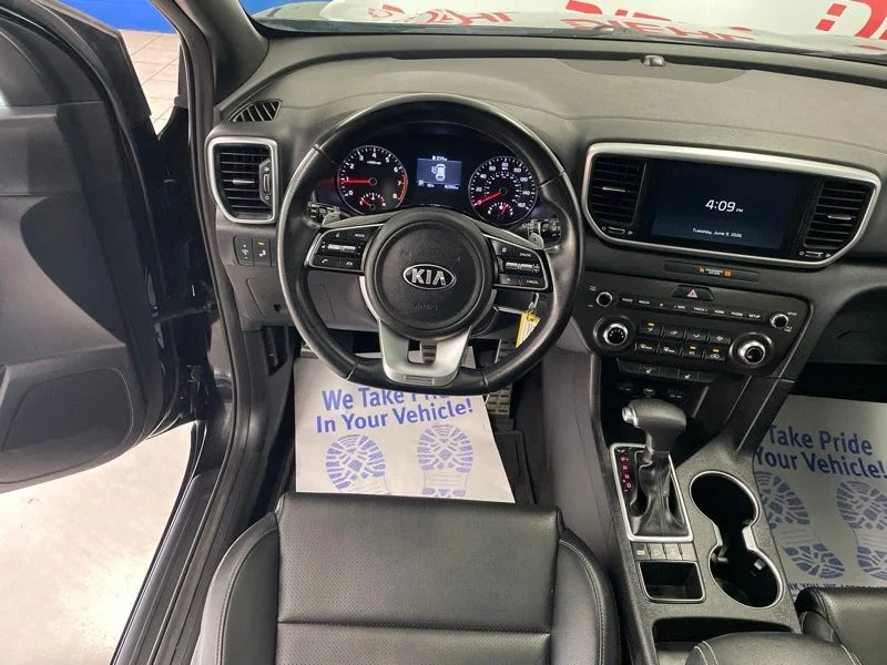 Used 2021 Red Kia S image 26