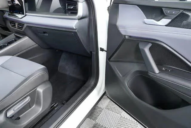 New 2026 Opal White Pearl Volkswagen SE R-Line Black image 24