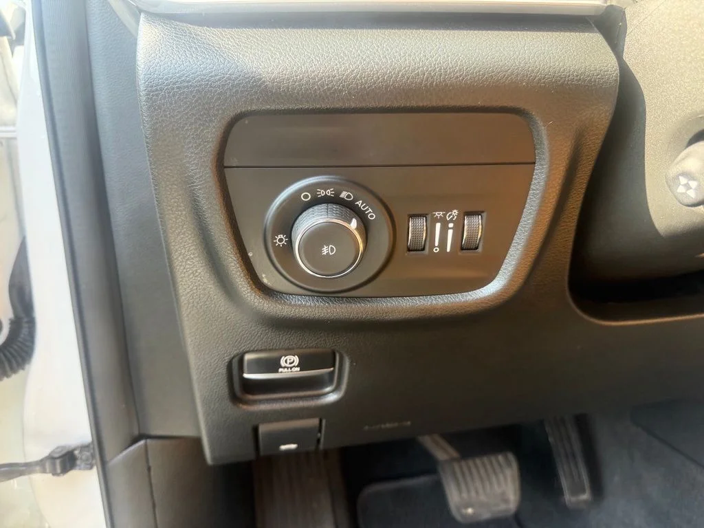 Used 2022 White Jeep Summit image 14