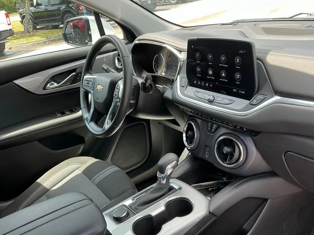 Used 2025 White Chevrolet LT image 18