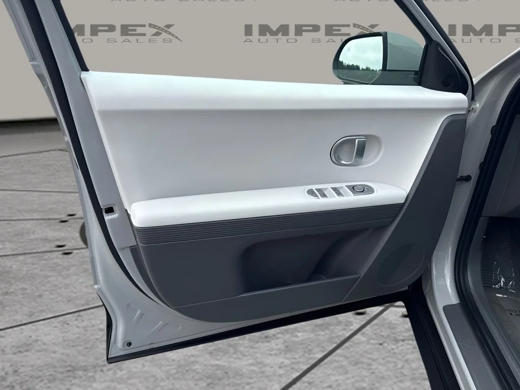 Used 2024 Gray Hyundai SEL image 24
