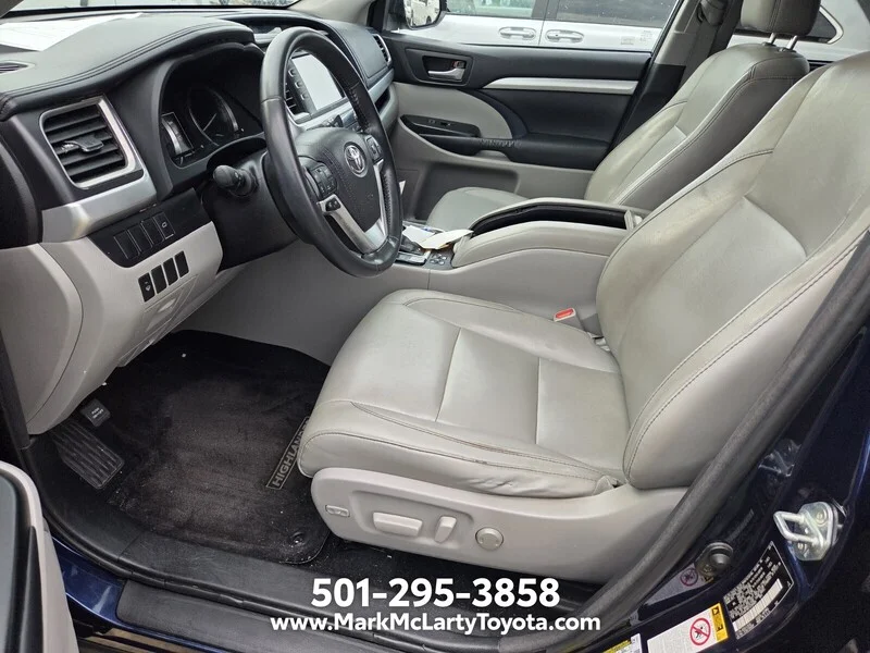 Used 2015 BLUE TOYOTA AWD 4DR V6 XLE image 5