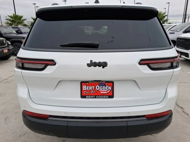 New 2026 Bright White Clear-Coat Exterior Paint Jeep Altitude image 6