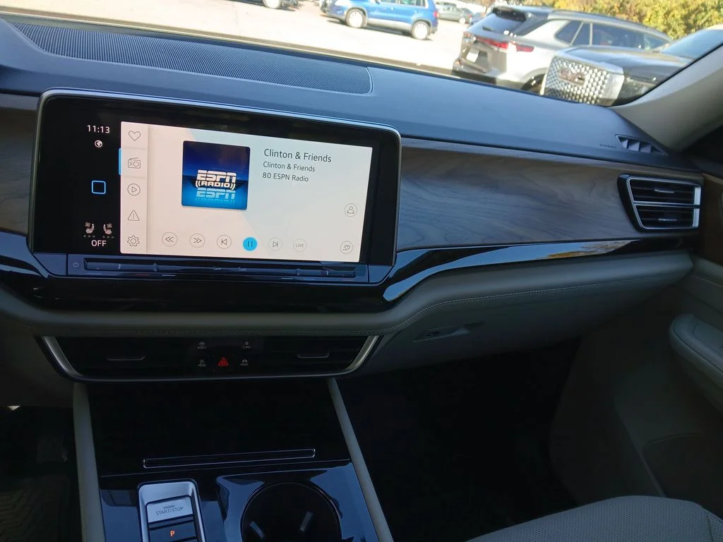New 2026 White Volkswagen 2.0T SE w/Technology image 17