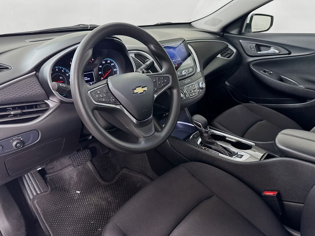 Used 2025 Summit White Chevrolet LT image 9