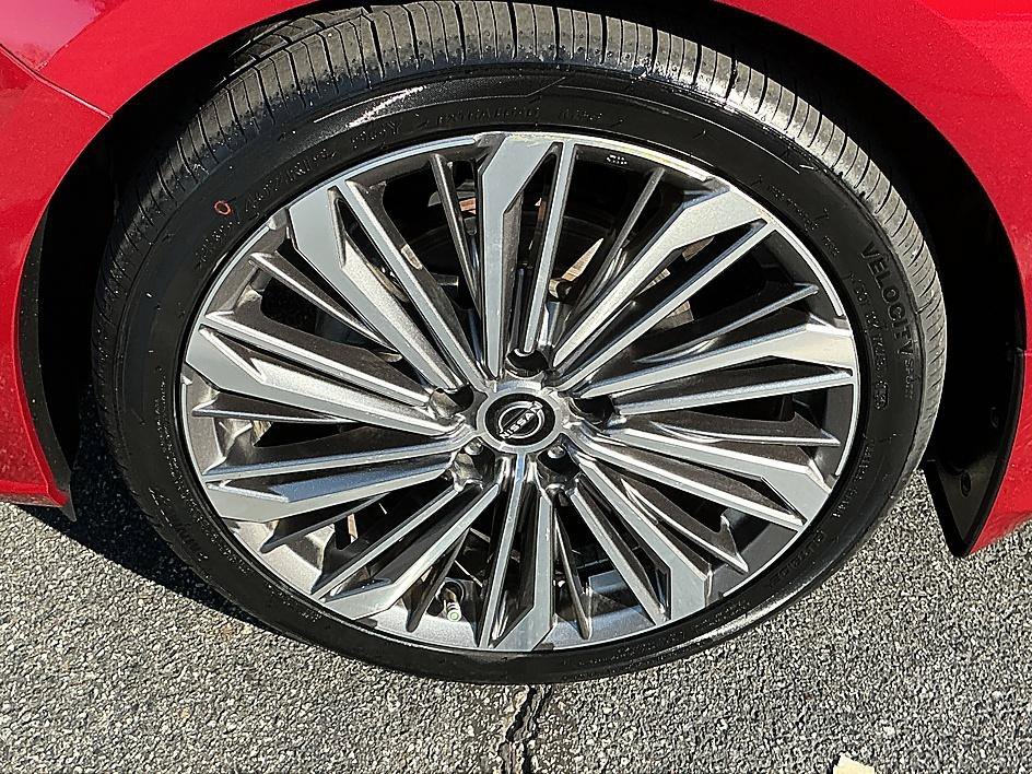 Used 2023 Scarlet Ember Tintcoat Nissan 2.5 SL image 7
