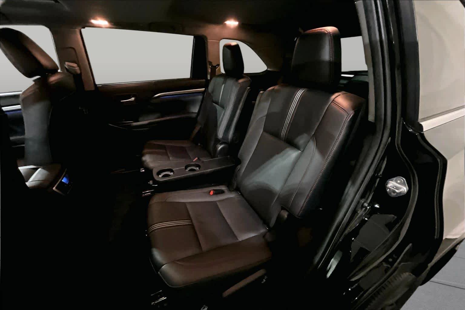 Used 2019 Midnight Black Metallic Toyota SE image 20