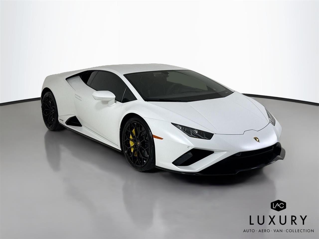 Used 2022 Bianco Canopus Lamborghini  image 3