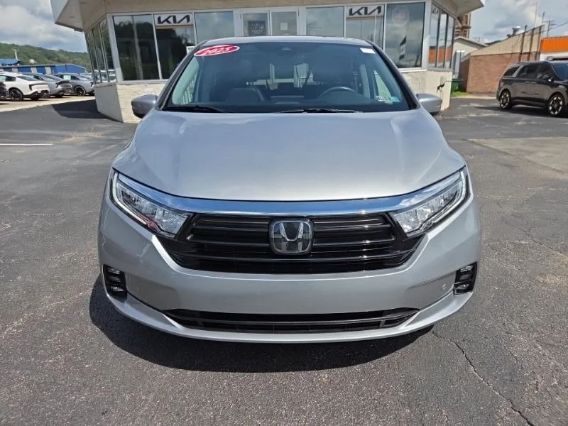 Used 2023  Honda Touring image 2