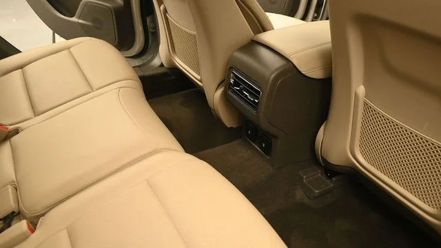 Used 2024 Pearl Metallic Lincoln Reserve image 18
