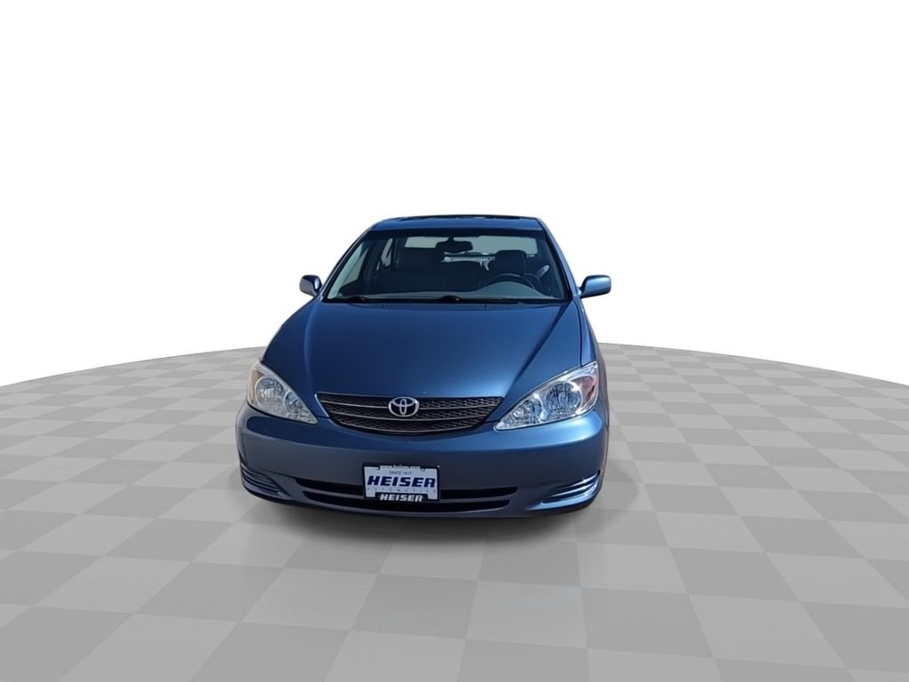 Used 2004  Toyota XLE image 3