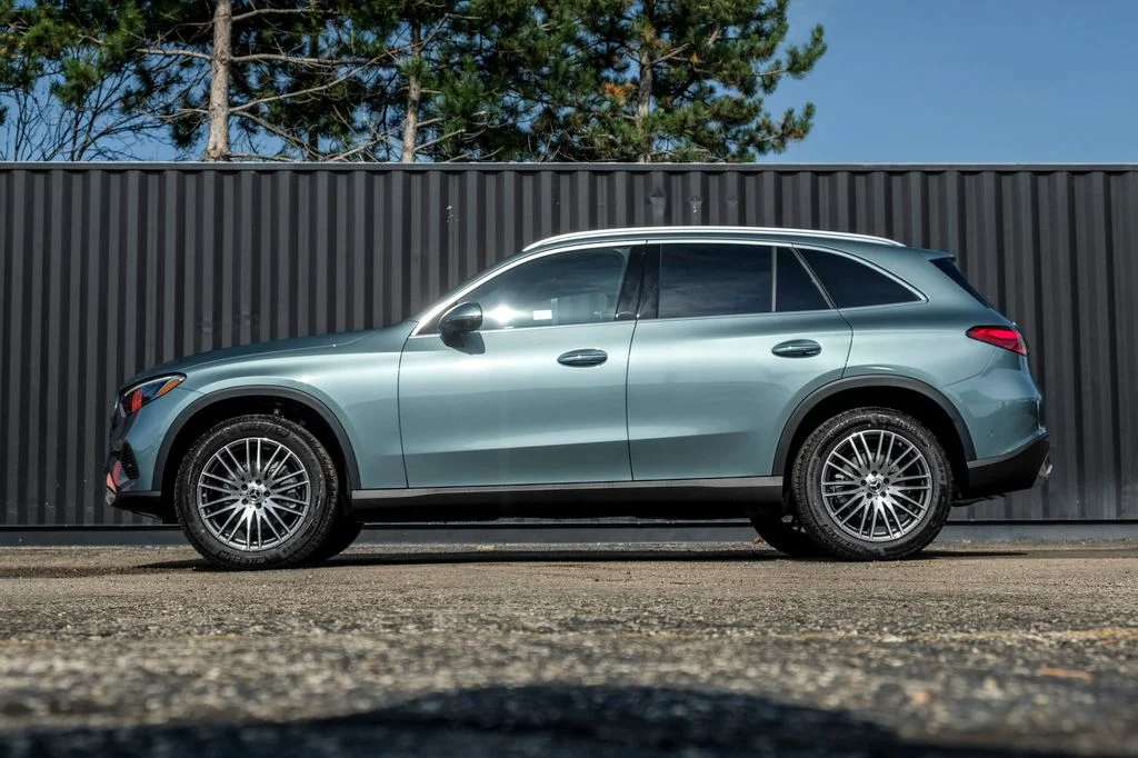 New 2026 Verde Silver Metallic Mercedes-Benz GLC 300 image 3