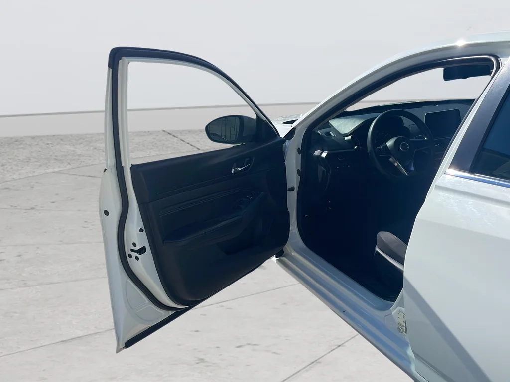 Used 2019 White Nissan 2.5 S image 34